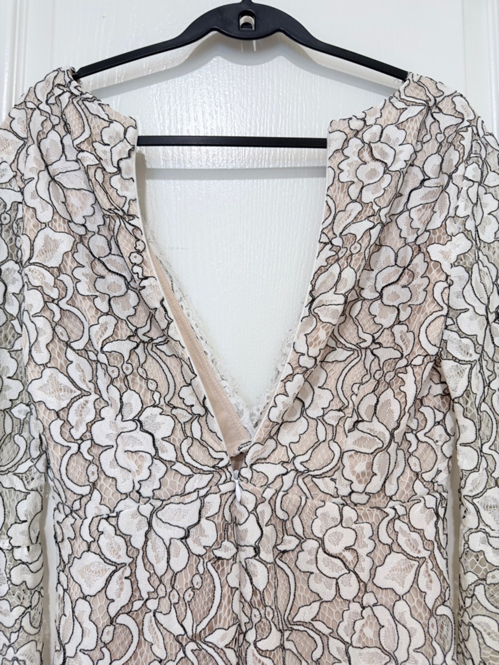 Tobi Lace Mini Dress Medium Beige Nude Deep V Long Sleeve Party Dress - Picture 7 of 9